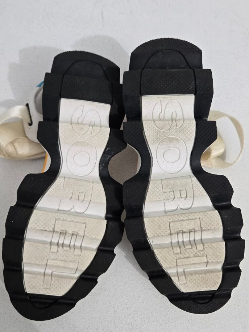 Sorel Womens Kinetic Y-Strap Sandals Sz US 6.5 Sea Salt Black Platform Cushioned - Picture 10 of 11